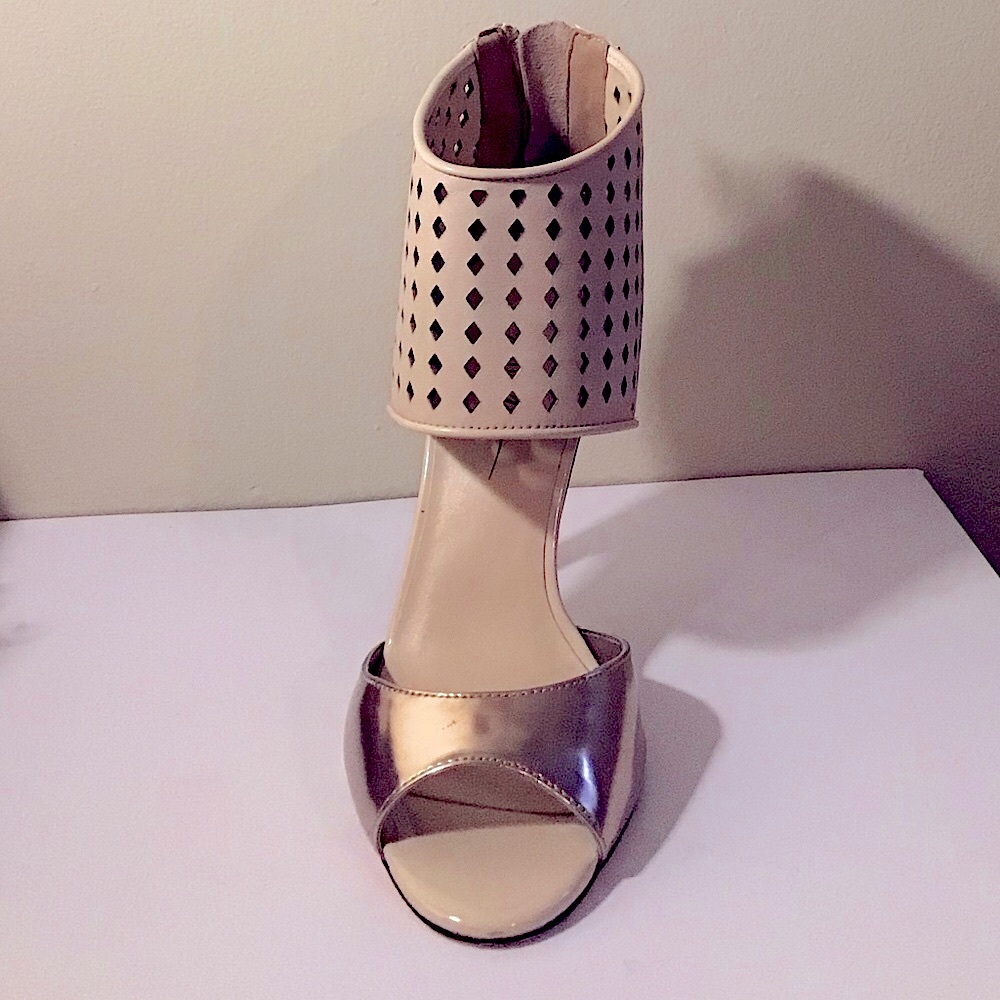 Beige and gold heel